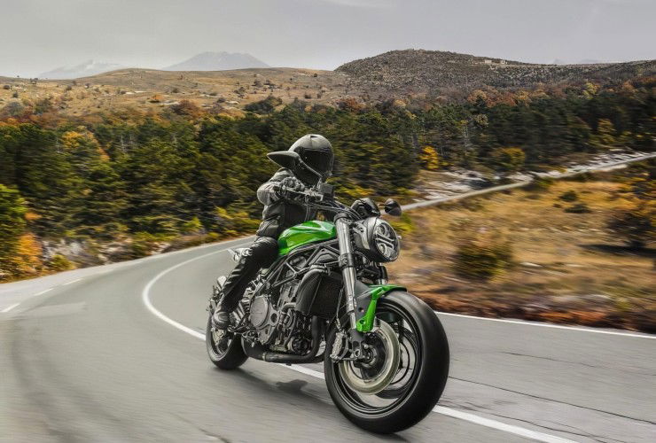 Benelli 902S: The new competitor for the Ducati Monster 30 Benelli752S