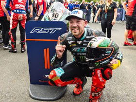 Peter Hickman nach schwerem Sturz bei der Tourist Trophy: Nervenschäden erfordern weitere Operation 42 HICKMANCLAIMS14THTTWIN