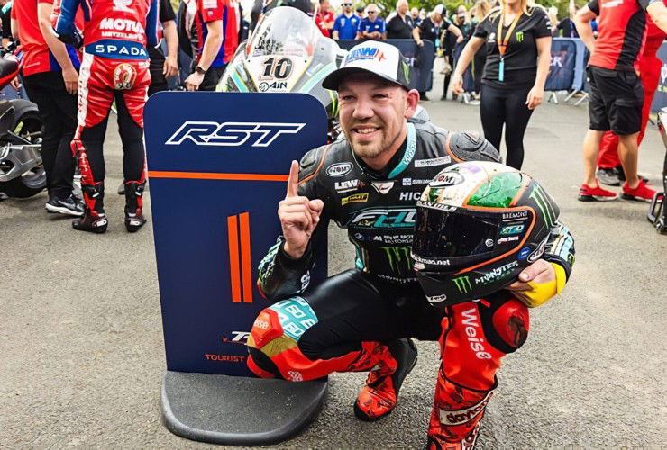 Peter Hickman nach schwerem Sturz bei der Tourist Trophy: Nervenschäden erfordern weitere Operation 30 HICKMANCLAIMS14THTTWIN