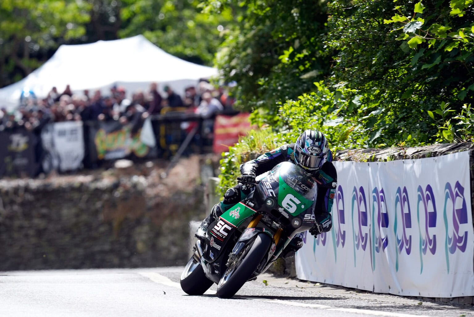 Isle of Man TT 2026: Neue Teams, bekannte Gesichter und ein verletzter Titelverteidiger IOMTT 2024 Supertwin TT Race 1 7