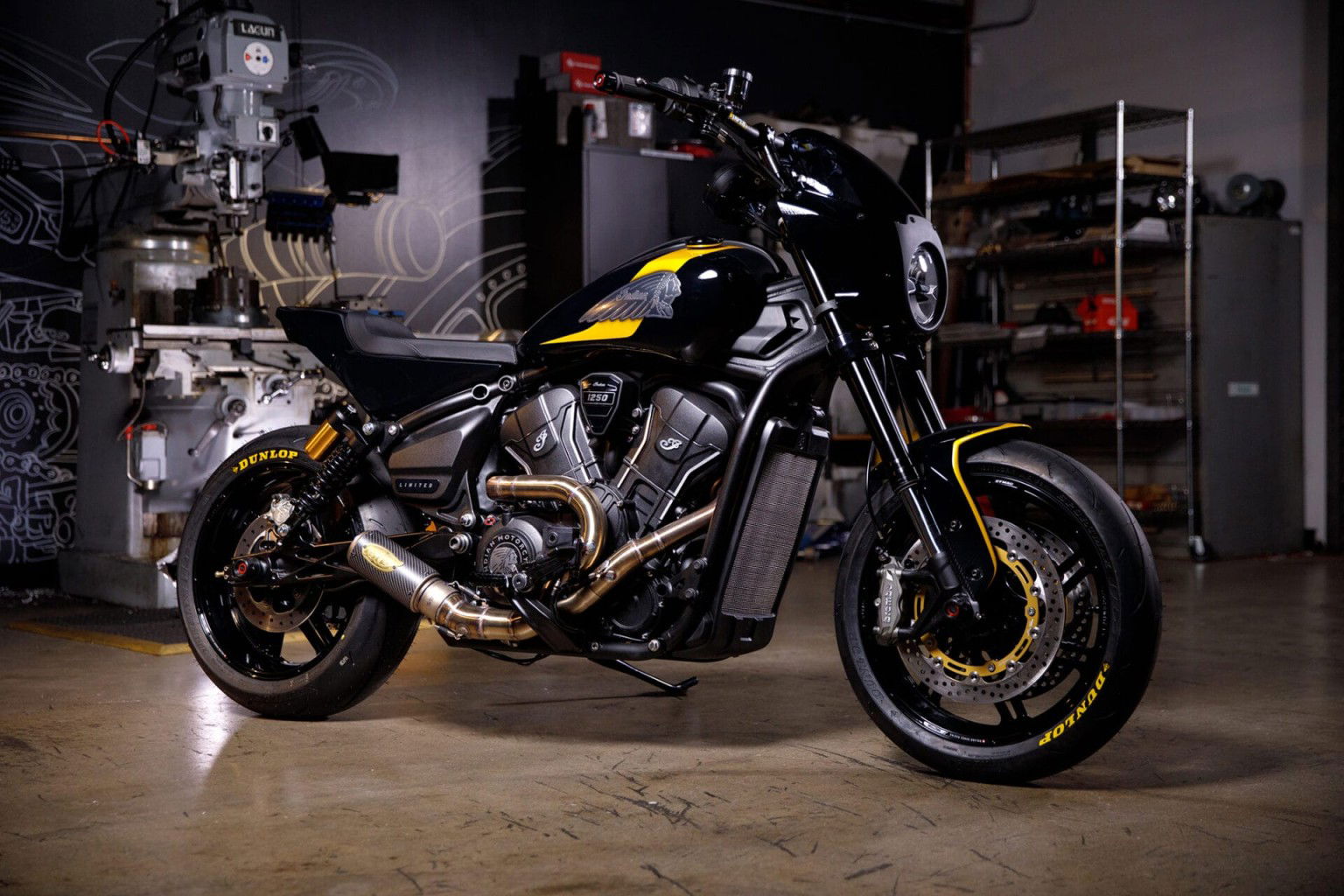 Joshua Dun receives his new Indian Scout RDS Indian Scout fuer Joshua Dun 18