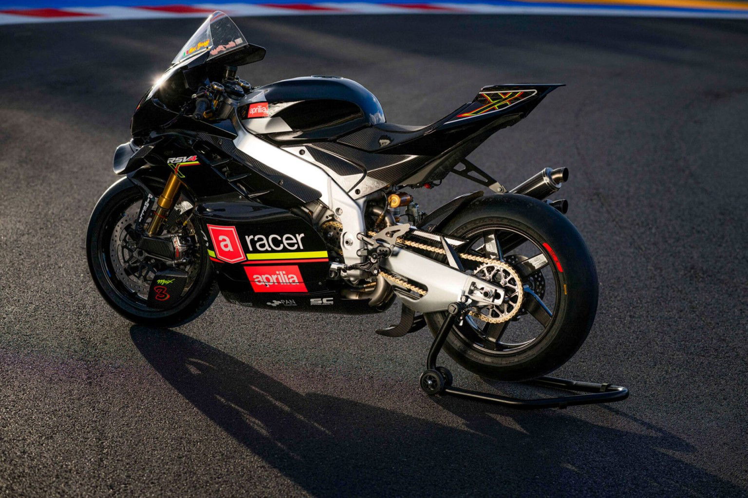 Aprilia X GP: Piaggio announces new limited edition high-performance model 05 Aprilia RSV4 X ex3ma