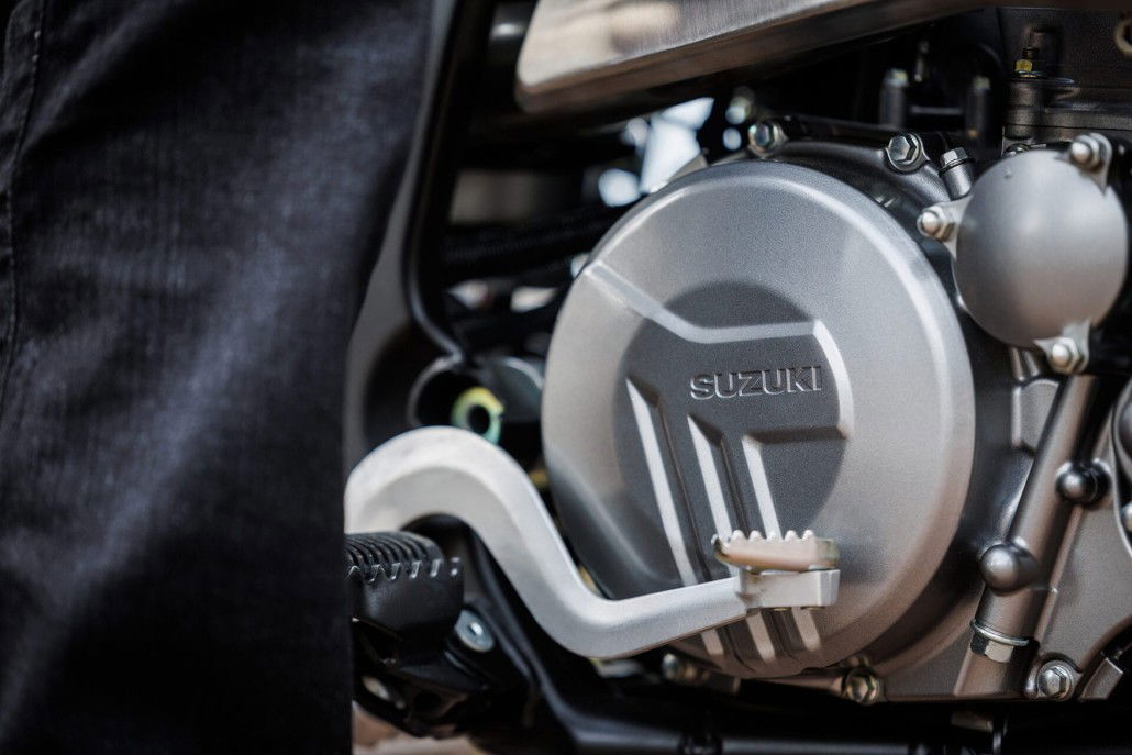 Suzuki considers entering the growing market for 350 to 500 cc motorcycles 2 DR Z400SMRLM5 action 20