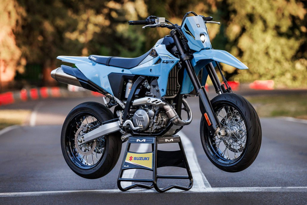 Suzuki considers entering the growing market for 350 to 500 cc motorcycles 1 DR Z400SMRLM5 action 77