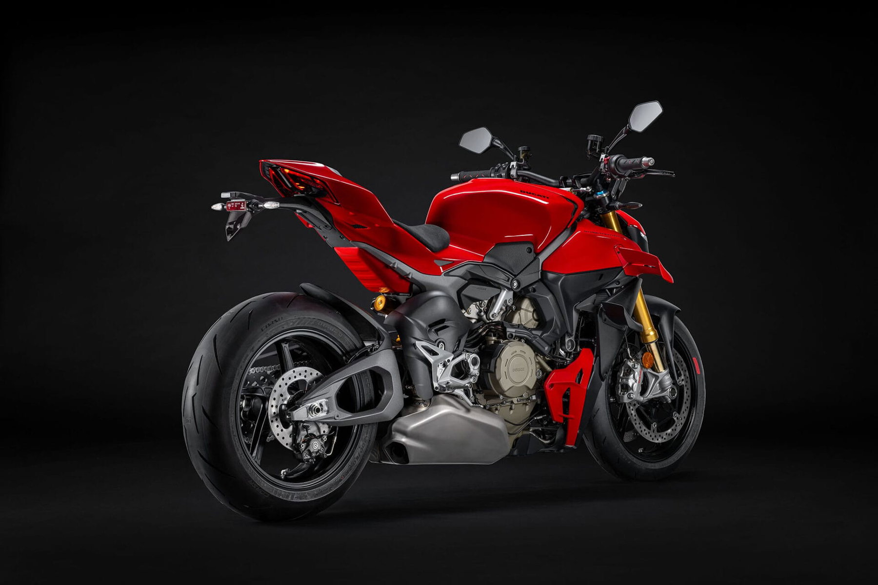 Ducati Streetfighter V4 SP kehrt zurück: Was die CARB-Zulassung verrät 5 Ducati Streetfighter V4 S des Modelljahres 2025 im Studio