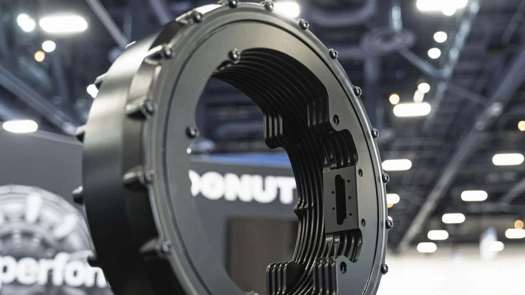 New electric motor delivers up to 1,000 hp - based on a motorcycle drive system 2 Donut Lab Elektromotor 2