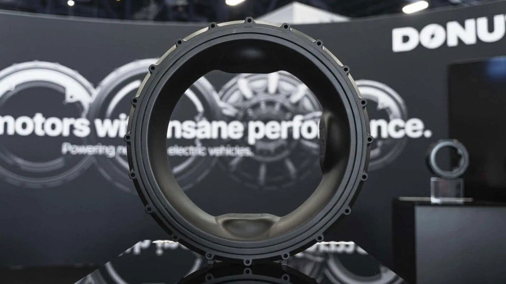 New electric motor delivers up to 1,000 hp - based on a motorcycle drive system 3 Donut Lab Elektromotor 3