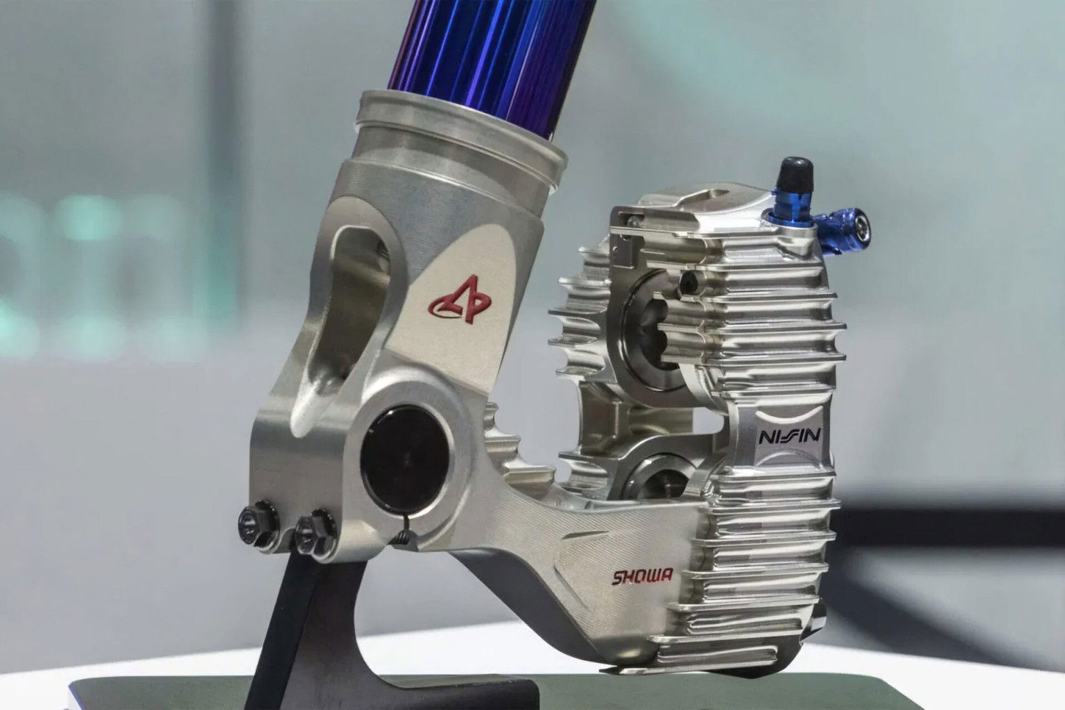 Showa u Nissin integrierte Bremszange 1