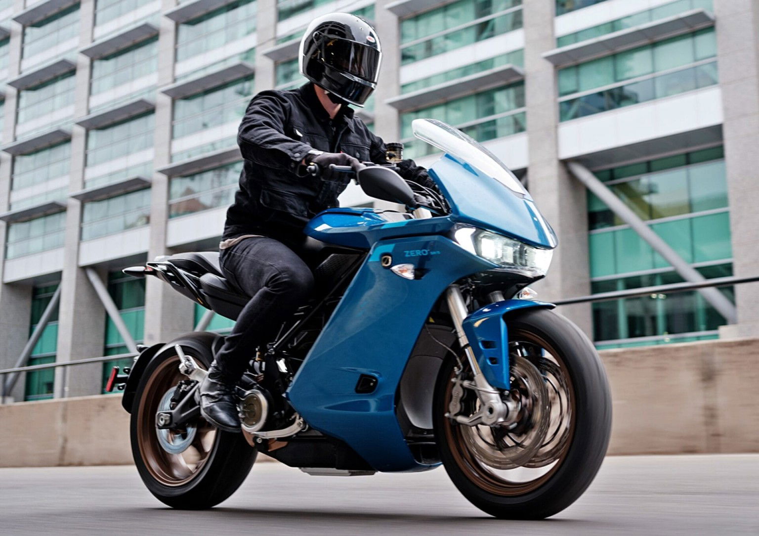 Zero Motorcycles bietet Prämie von bis zu 6.000 Euro auf Elektro-Motorräder 2023 Zero SR S
