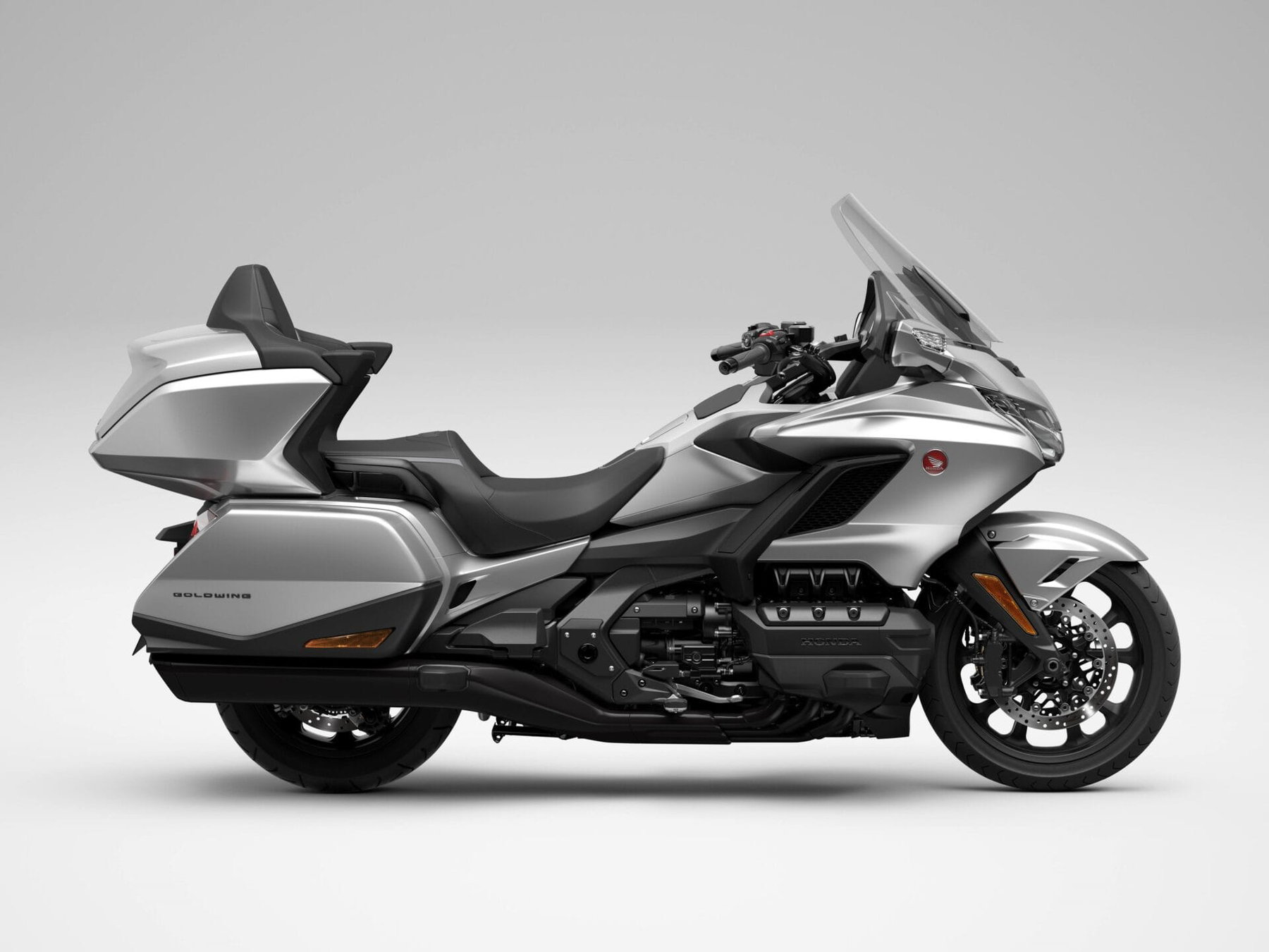 Honda Kumamoto produziert wieder: Gold Wing und Super Cub laufen an 5 Honda Gold Wing Tour Seitenansicht