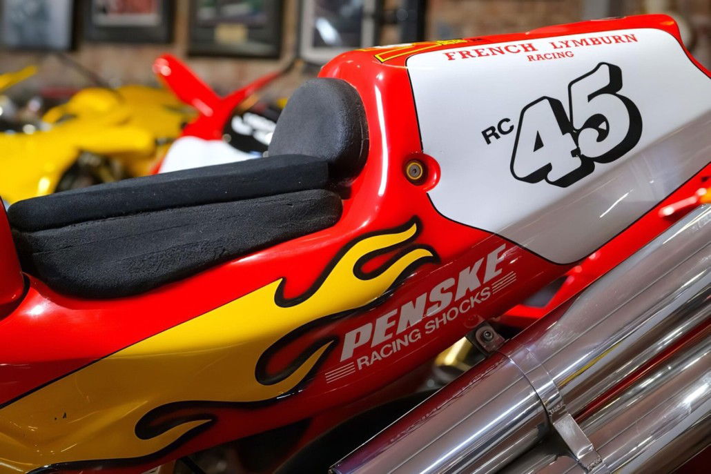 Legendäre Honda RVF750 V&M RC45 steht zum Verkauf – Ein Stück Rennsportgeschichte 32 Honda RVF750 4 1