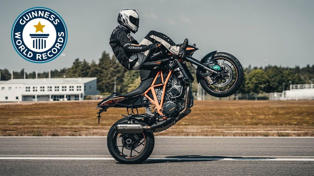 Weltrekord: Magnus Carlsson fährt Lenker-Wheelie mit über 200 km/h Lenker Wheelie Rekord 1