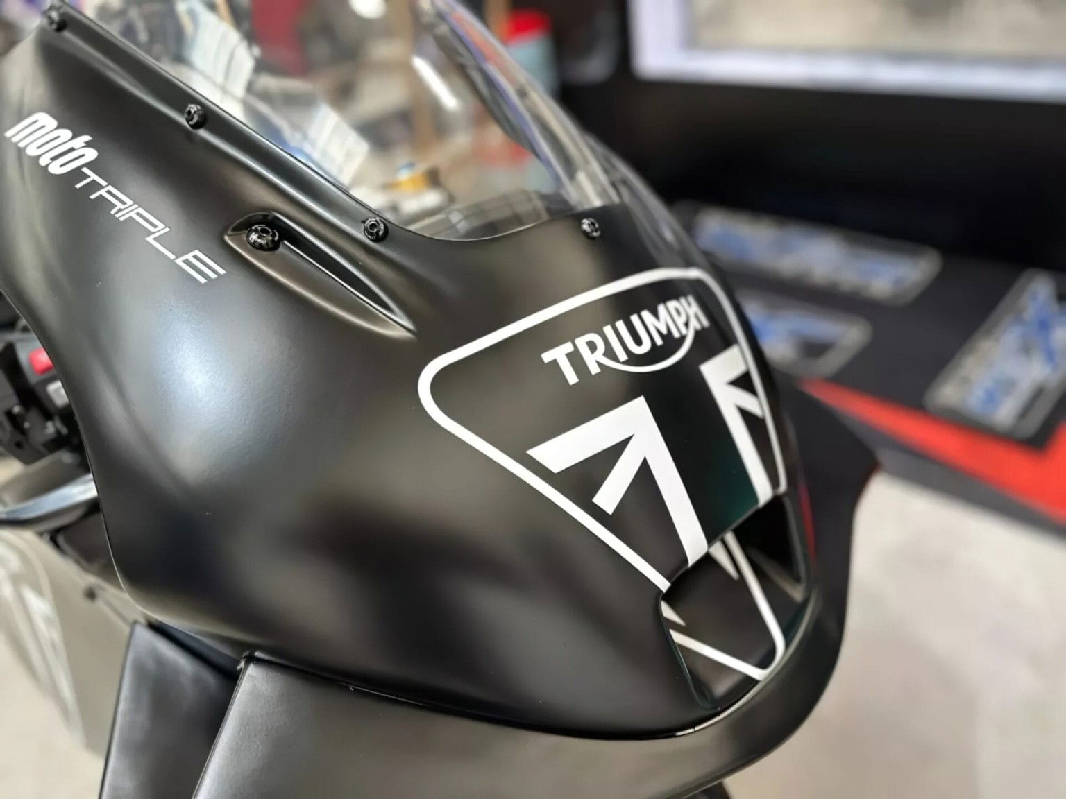 Triumph Speed Triple 1200 RS als Trackbike – radikal umgebaut für die Rennstrecke Speed Triple 1200 Trackbike 4 1