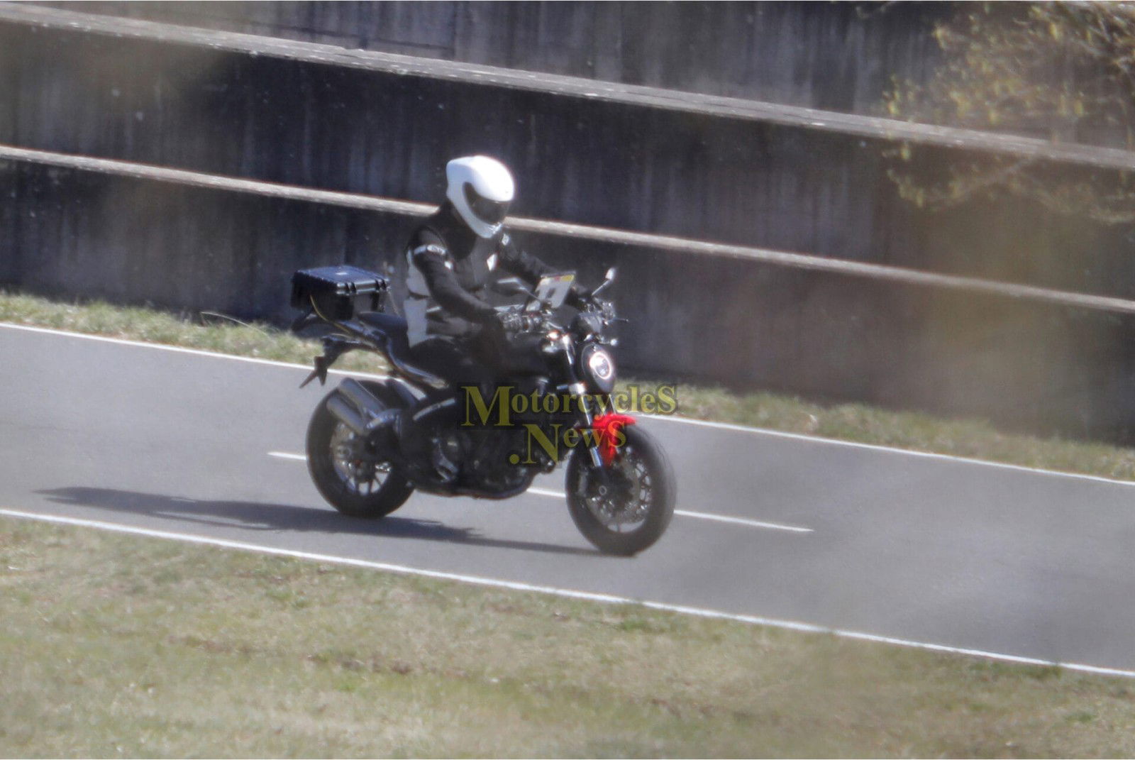 Ducati Monster V2 (2026) – Die neue Generation mit V2-Power und Aluminium-Monocoque 25 Ducati Monster V2 Prototyp 11