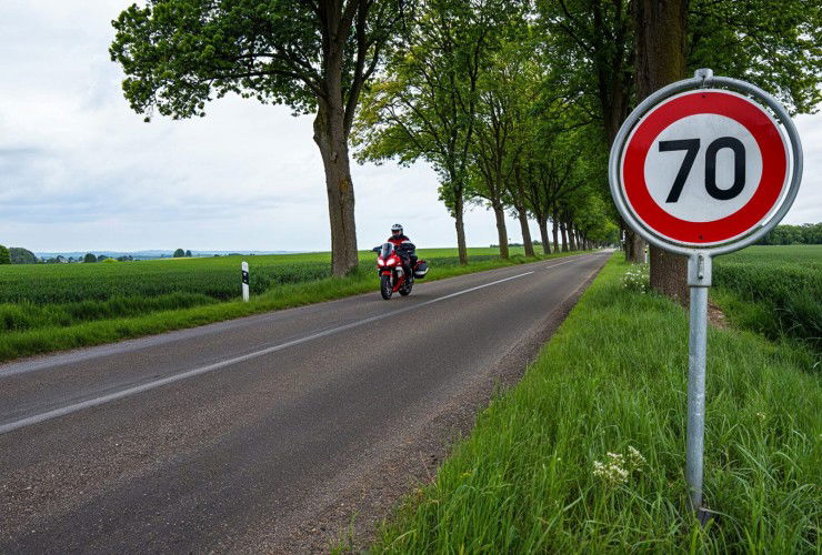Holzminden 2025: Motorradfahrverbote gestoppt – nur Geschwindigkeitstrichter bleiben 63 Motorrad 70 kmh