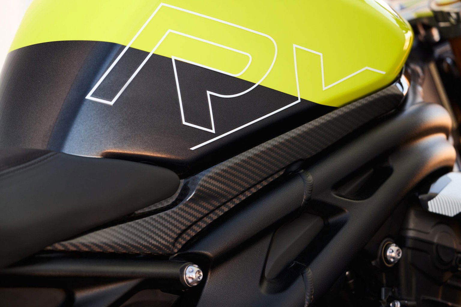 OE SpeedTriple1200RX MY25 08246 JP