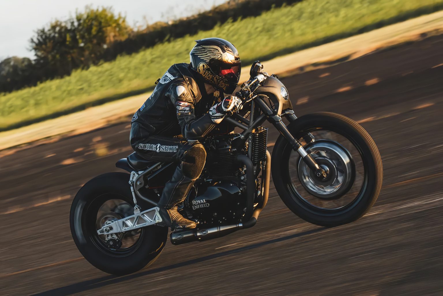 Royal Enfield auf der Wheels & Waves 2025: Custom-Kultur, Rennsport und Goa-Reise Royal Enfield Samurai Wheels and Waves 1