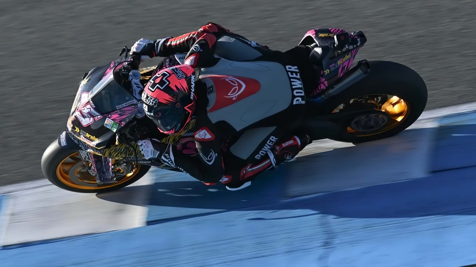 Innovative racing suit without leather: Virus Power sets new standards in protection and sustainability Virus Power Lederfreier Kombi 1 1