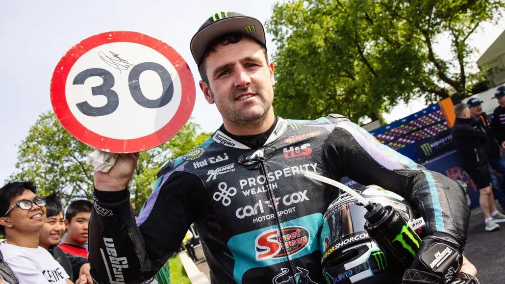 Michael Dunlop siegt bei der Supersport-TT 2025 – 30. TT-Erfolg und historischer Ducati-Triumph art intro ssp jpg