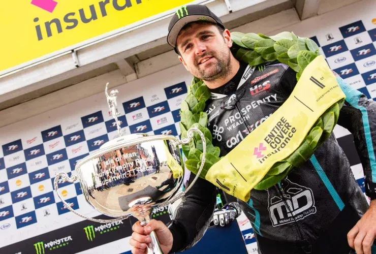 Michael Dunlop wins 33rd TT race and sets new Supertwin lap record 45 art intro stw2 jpg 1
