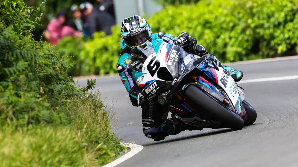 Michael Dunlop dominiert letztes Qualifying der TT 2025 – Bestzeit bei den Superbikes fbtw q5 jpg