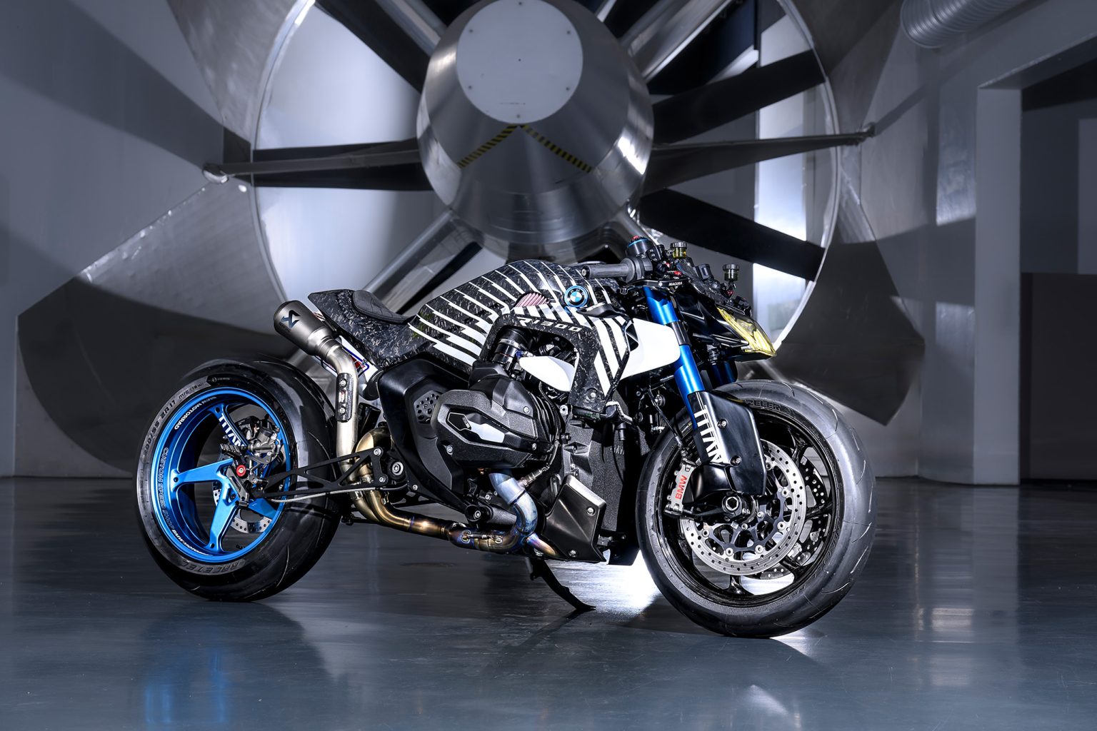 BMW R 1300 R „TITAN“: Radikales Custom Bike mit kompromisslosem Rennsport-Design BMW R 1300 R TITAN 5