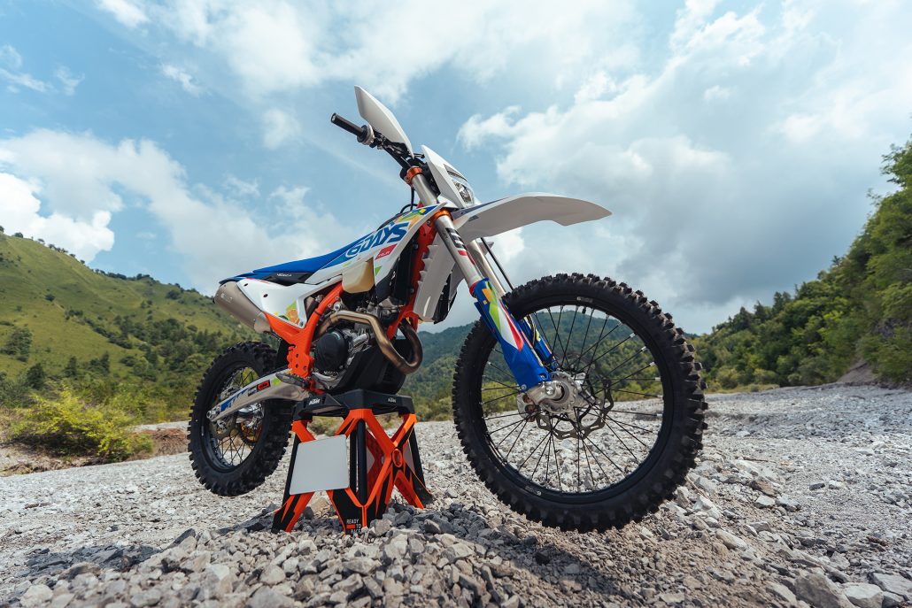 707989 MY26 KTM 450 EXC F 6DAYS KTM EXC 6DAYS STATIC