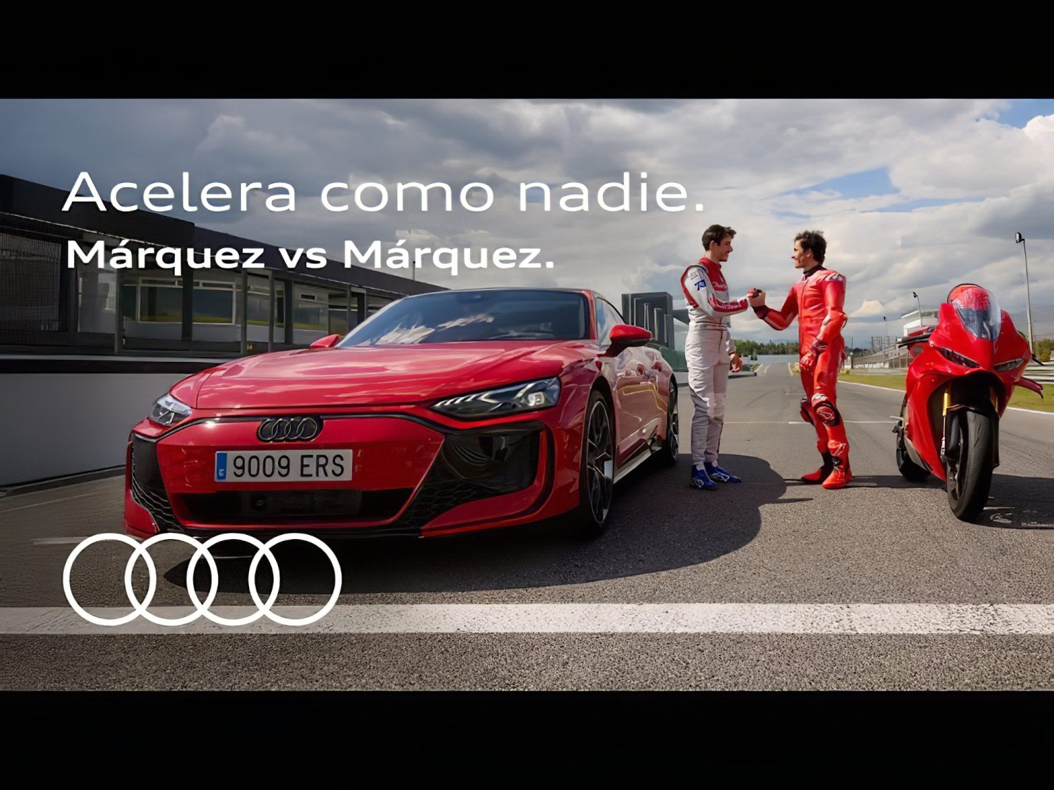 Marc und Alex Márquez im ungewöhnlichen Drag Race – Ducati Panigale V4 S gegen Audi RS e-tron GT Bruederduell 1