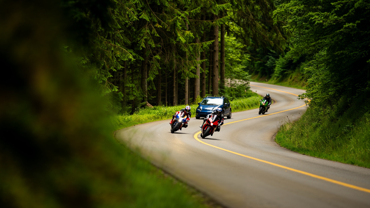 Three motorcyclists identified after serious accident on the B500 Motorraeder ueberholen 2