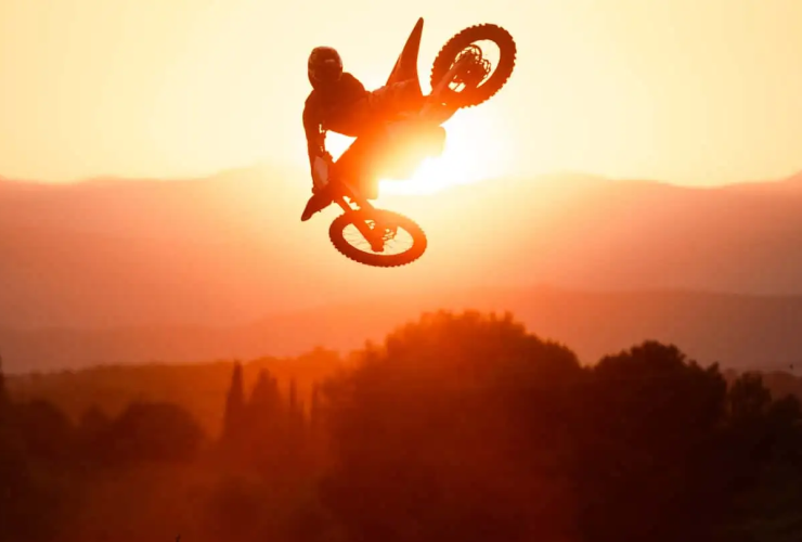 Stark Future kündigt elektrische Straßenmotorräder an – mit dem Ziel, Benziner in allen Bereichen zu übertreffen 84 Stark Varg MX 1.2 2