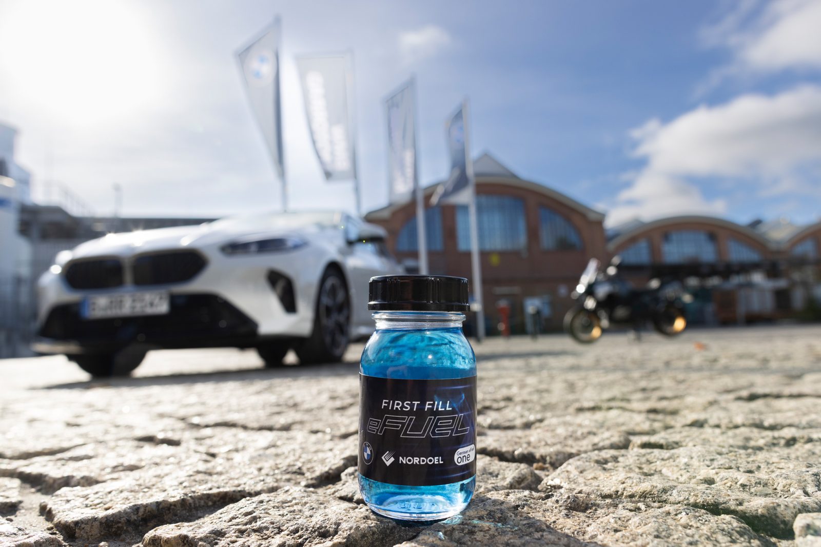 BMW Group setzt auf eFuels: Erstbefüllung neuer Ottomotoren ab 2028 und Ausbau erneuerbarer Kraftstoffe 25 BMW eFuel Erstbefuellung 3