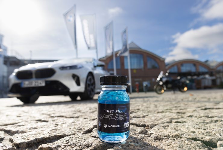 BMW Group setzt auf eFuels: Erstbefüllung neuer Ottomotoren ab 2028 und Ausbau erneuerbarer Kraftstoffe 33 BMW eFuel Erstbefuellung 3