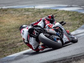Bridgestone Racing Battlax V03: Neuer Rennreifen mit maximalem Grip und innovativer SPRINT-Spezifikation ab 2026 65 Der Bridgestone Battlax V03 liefert herausragenden Grip und Top Performance auf der Rennstrecke 2 1