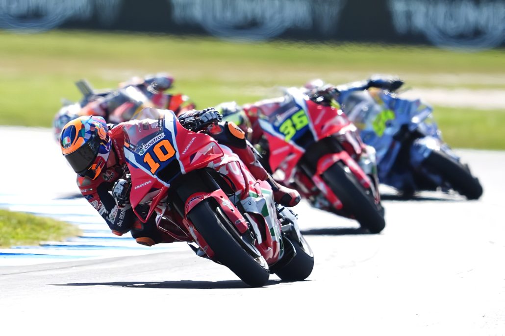 MotoGP Phillip Island 2024: Aprilia-Doppelsieg im Sprint, Zeitplanänderung wegen Wind und ungewöhnliche Zwischenfälle MotoGPPhillipIsland2025