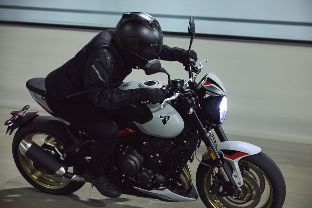 Trident 800 OE MY26 01334 JP