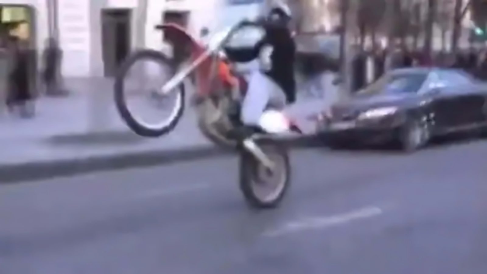 Motorcycle legend suspected of Louvre robbery: A life between asphalt and indictment 25 Louvre Raub 1