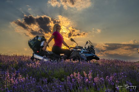 Women Riders World Relay plant digitale Weltstaffel und erstmals frauengeführten Legacy Lap bei der Tourist Trophy 2026 Z620864