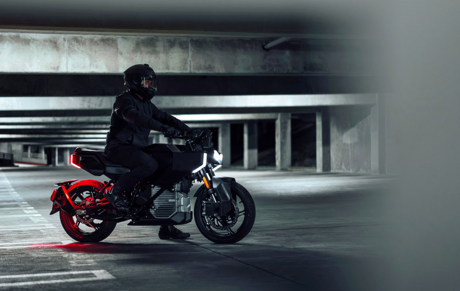 Zero Motorcycles at EICMA 2025: New LS1 urban scooter and the updated model range for 2026 25 Zero Lompico 1