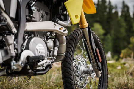 DR Z400SRJM5 action 9