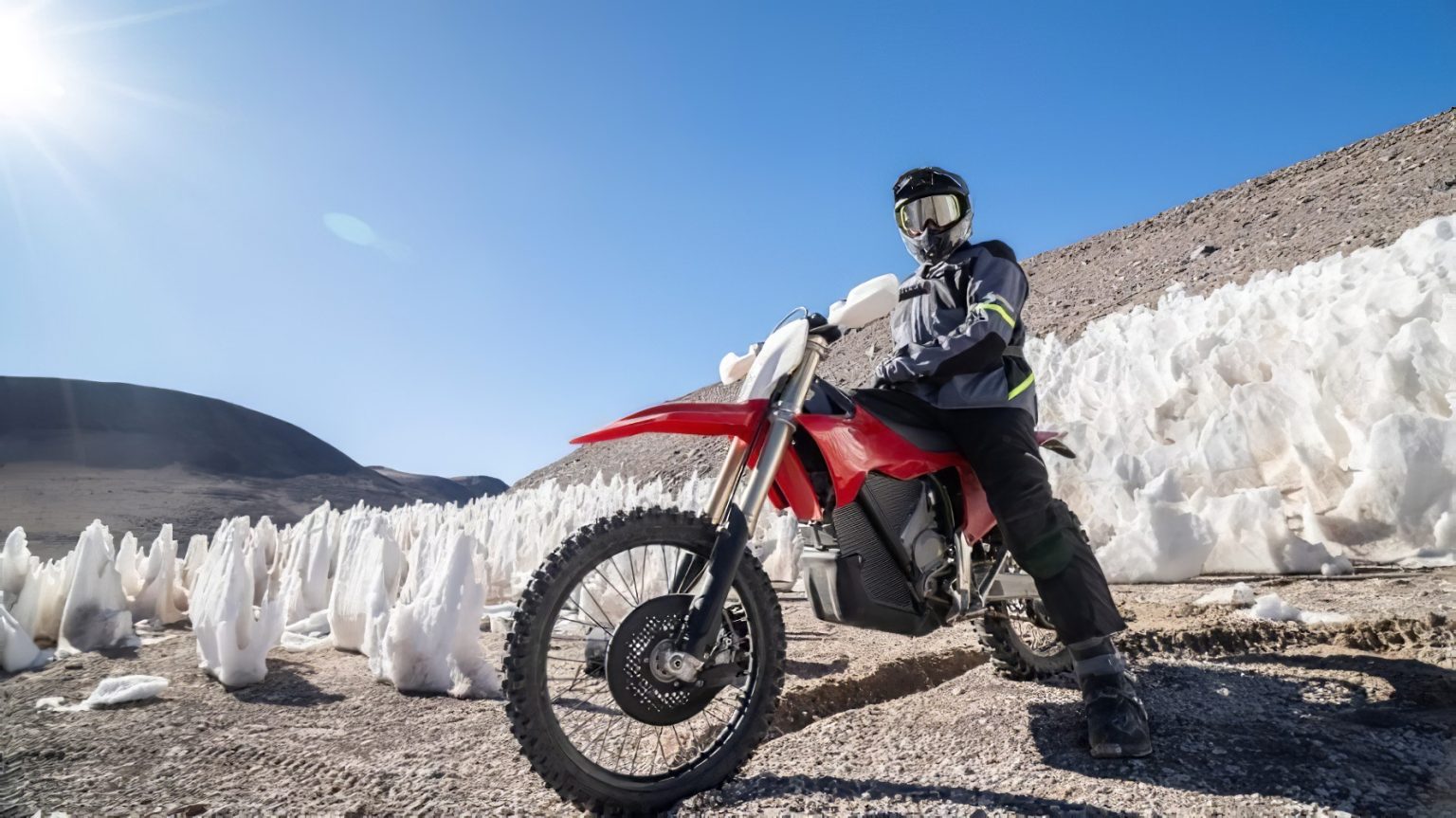 Stark Varg EX erklimmt 6.721 Meter: Höhenweltrekord mit Elektro Enduro Stark Varg EX Hoehenweltrekord 1 1