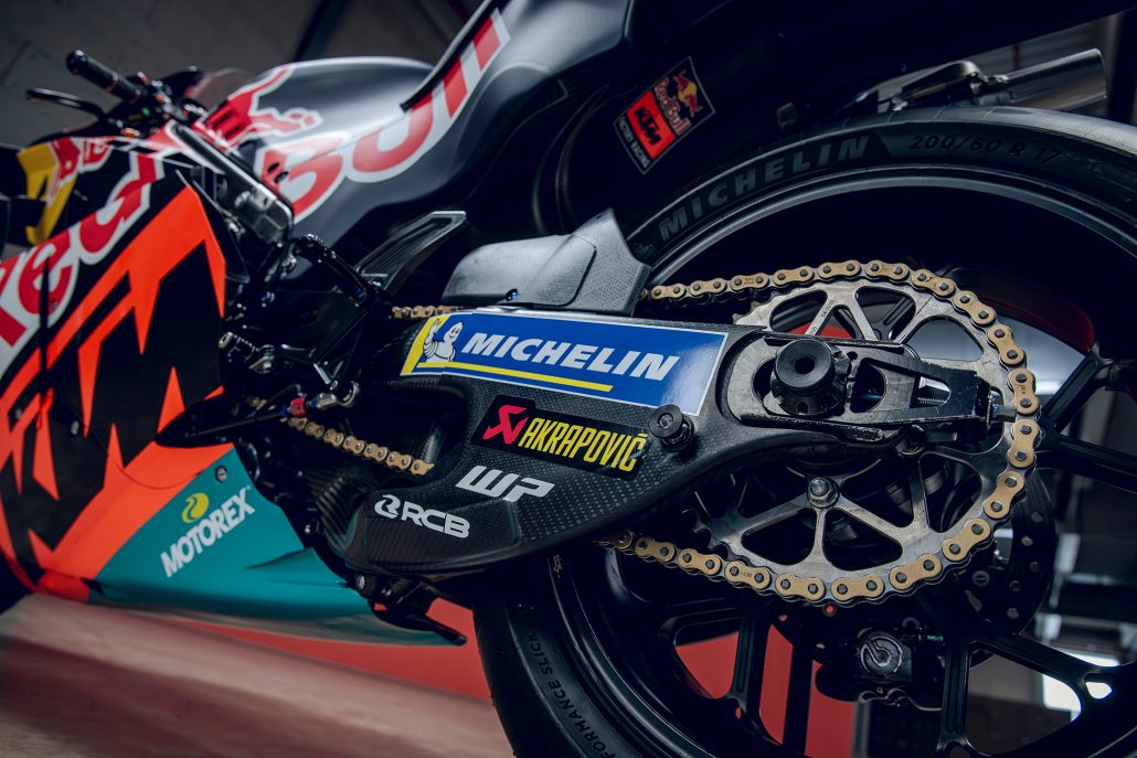 KTM präsentiert MotoGP-Bikes 2026 gemeinsam mit Tech3 2 2026 MotoGP Red Bull KTM Team launch photoshoot images 19