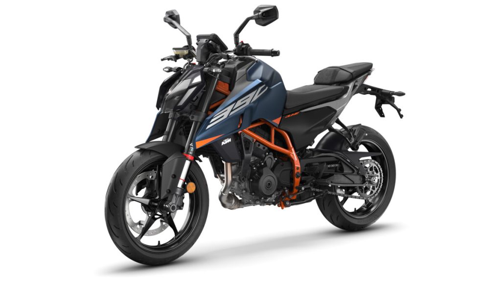 729696 MY26 KTM 390 DUKE Blue front left EU GLOBAL IMAGES