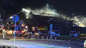 BikerhotelZurSchanzeBrand FreiwilligeFeuerwehrDeternStickhausenVelde9