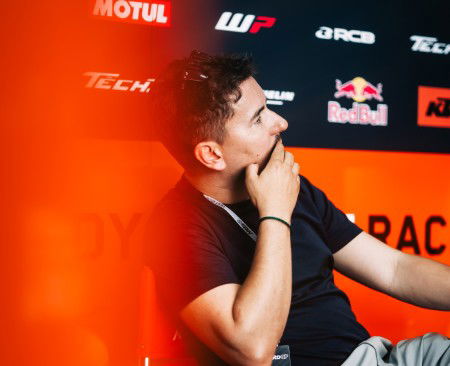 733929 Jorge Lorenzo Red Bull KTM Tech3 MotoGP RC16 Sepang International Circuit MYS 03 02 2026 16 MotoGP IRTA Pre Season Test Sepang MYS scaled e1771222538912