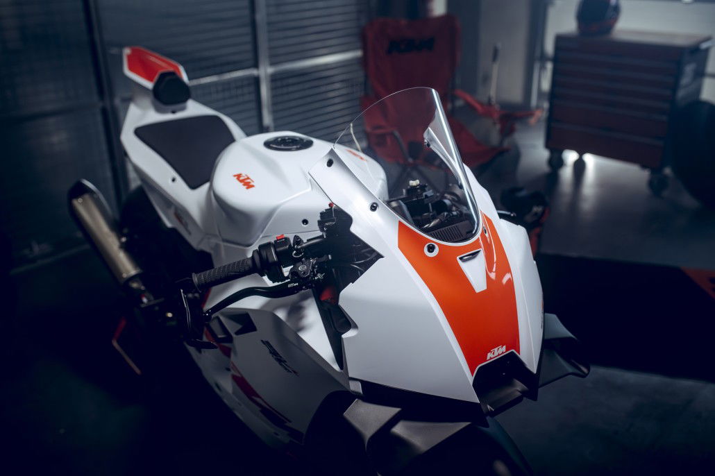 KTM 990 RC R Track 2026 Static 44