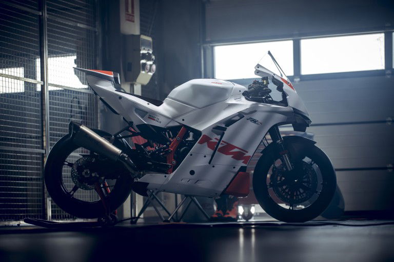 KTM 990 RC R Track 2026 Static 47