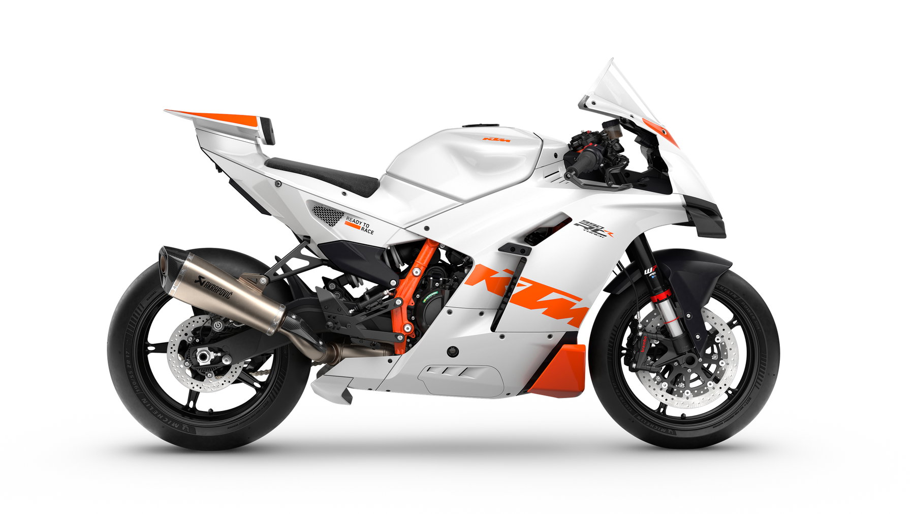 KTM 490 RC: New Twin Platform Instead of Chinese Tech from the 450 RC 3 KTM 990 RC R Track 2026 in der Studioaufnahme von der rechten Seite, vollverkleideter Zweizylinder-Sportler ohne Straßenzulassung