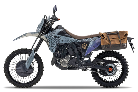 Suzuki zeigt DR-Z4S und Jimny Nomad im Monster-Hunter-Design auf dem Monster Hunter Festa ’26 Suzuki DR Z4S Monster Hunter Wilds Edition 1 1