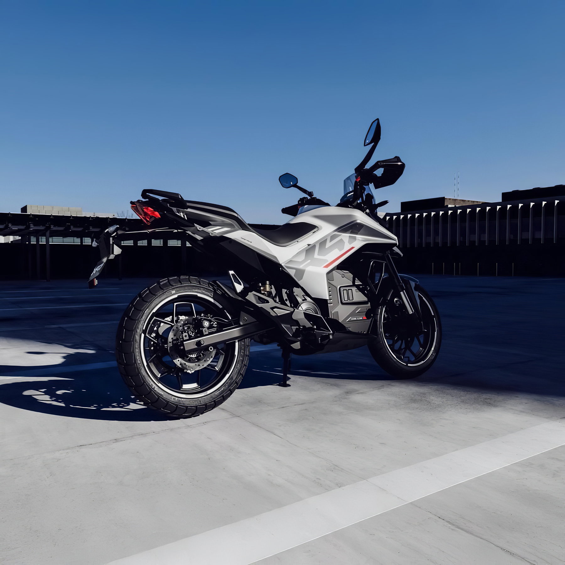 Ultraviolette überholt LiveWire: 694 E-Motorräder in einem Monat 1 Ultraviolette X-47 Crossover in Stellar White
