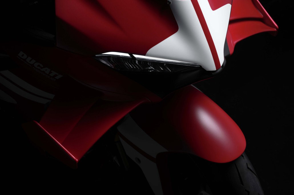 Ducati Superleggera V4 Centenario 2027 Scheinwerfer und DRL Detail linke Seite mit Winglet und Frontverkleidung